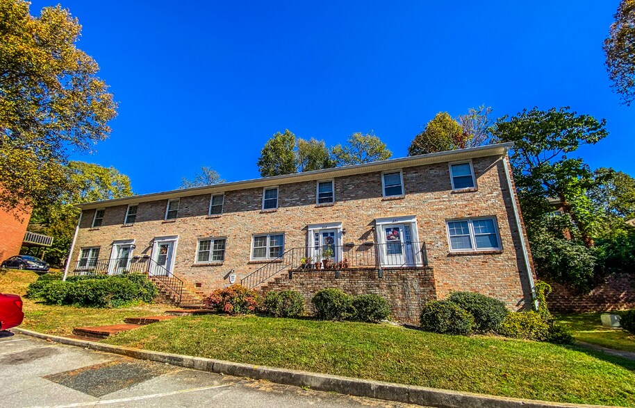 More Photos Of 803 King James St SW, Roanoke Multifamily For Sale