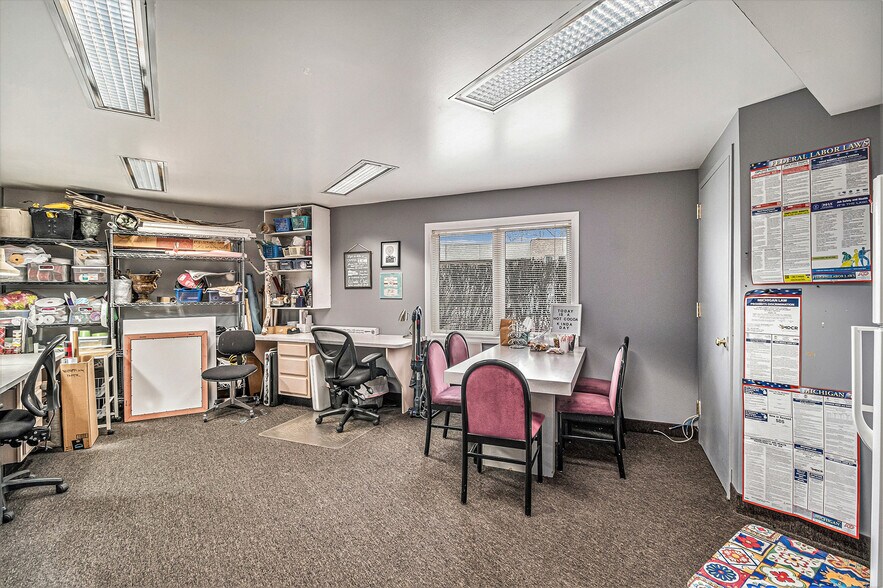 More Photos Of 33431 Grand River Ave, Farmington General Retail For Sale