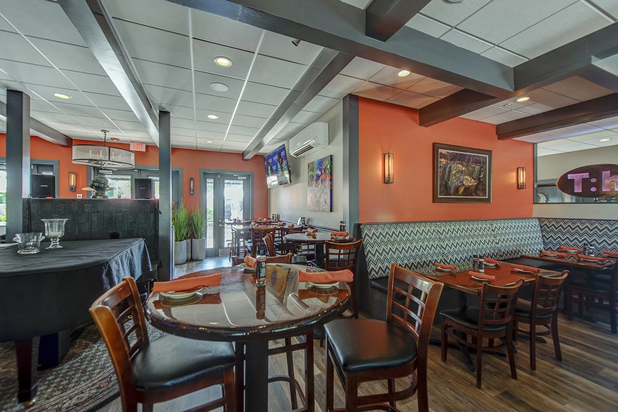 More Photos Of 514 NW Dixie Hwy, Stuart Restaurant For Sale