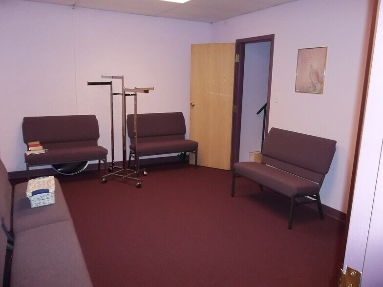 More Photos Of 1390 35th Pkwy Pky, Chanute Religious Facility For Sale