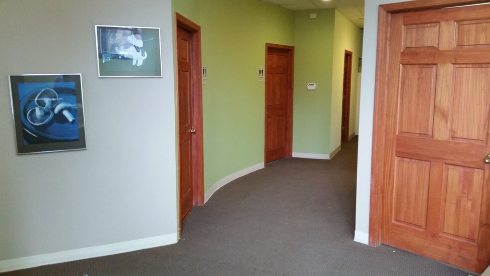 More Photos Of 8049-8051 Ridgeway Ave, Skokie Flex For Lease