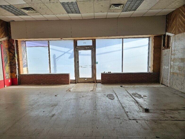 More Photos Of 176 Jericho Tpke, Mineola Storefront For Sale