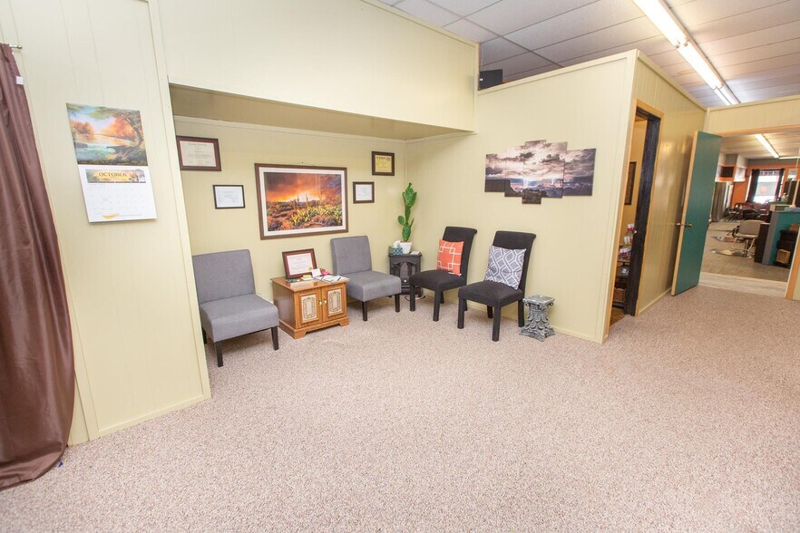 More Photos Of 219 Norris Ave, McCook Storefront For Sale