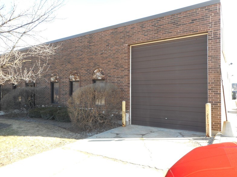 More Photos Of 1665-1675 Tonne Rd, Elk Grove Village Research And Development For Lease
