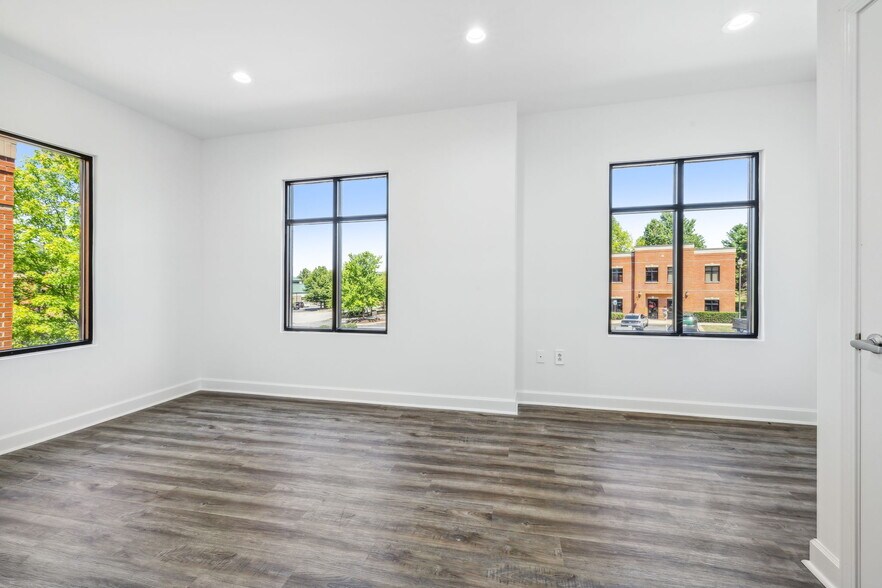 More Photos Of 106 Mission Ct, Franklin Office For Sale