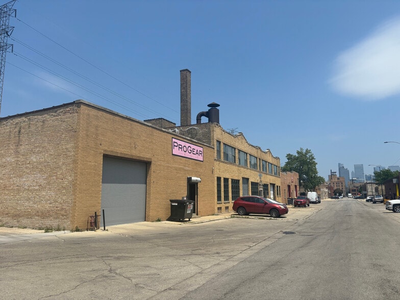 More Photos Of 1730-1740 W Carroll Ave, Chicago Warehouse For Lease