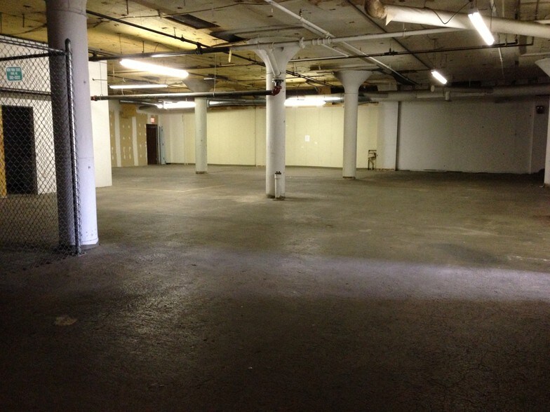 More Photos Of 4 Van Auker St, Rochester Flex For Sale