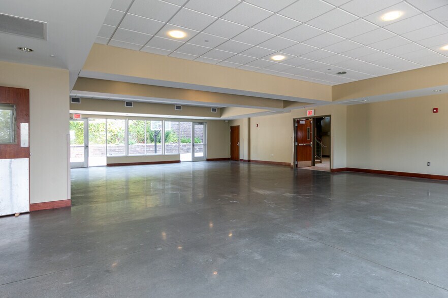 More Photos Of 1632 McCain Ln, Manhattan Sorority Fraternity House For Sale