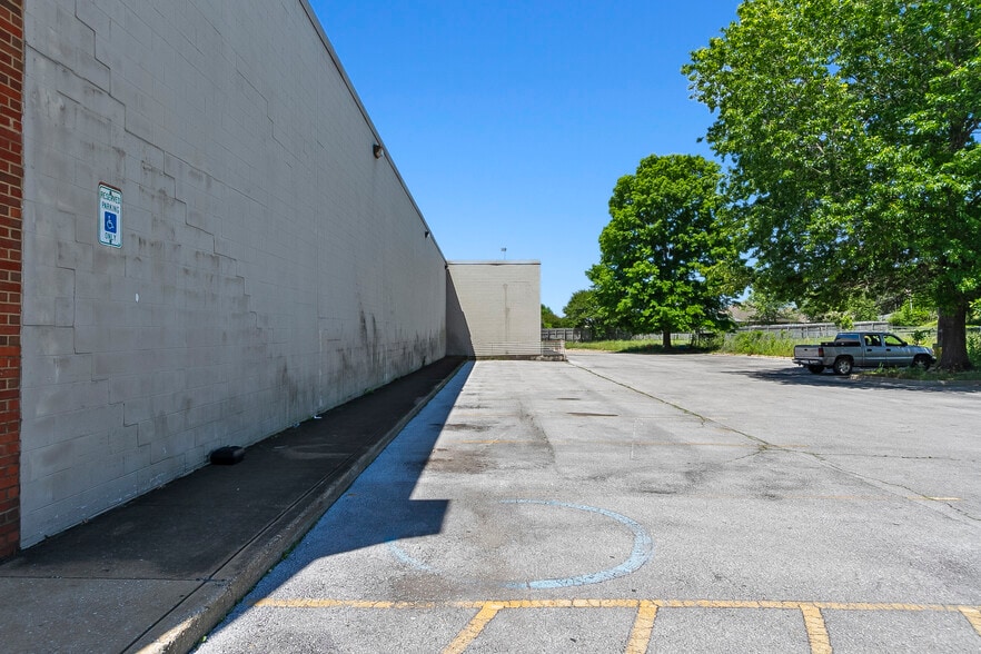 More Photos Of 13620 Highway 43 N, Northport Storefront For Sale