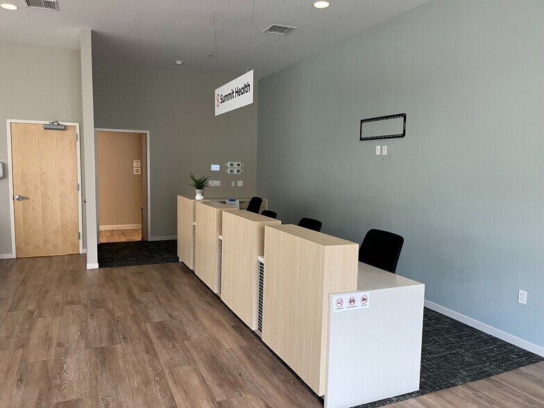 More Photos Of 44 Glen Cove Rd, Greenvale Storefront For Lease