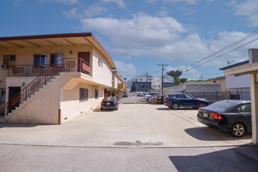 More Photos Of 3326 S Canfield Ave, Los Angeles Apartments For Sale