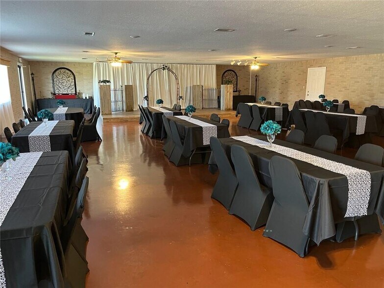 More Photos Of 20674 S Highway 59, Evansville Restaurant For Sale