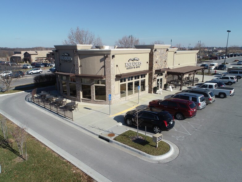 More Photos Of 800 NE Coronado Dr, Blue Springs Restaurant For Lease