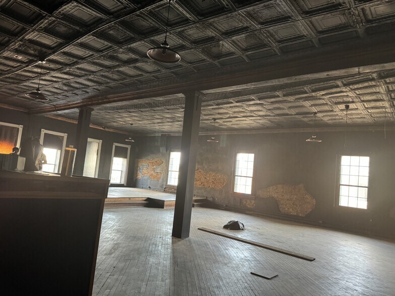 More Photos Of 101 N Main St, Kennett Flex For Sale