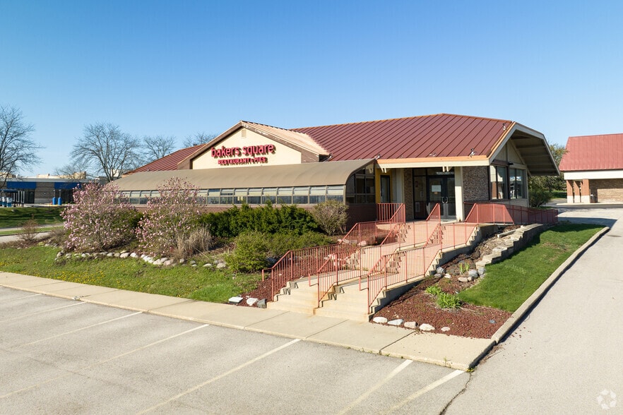 Primary Photo Of 1195 S Milwaukee Ave, Libertyville Restaurant For Lease