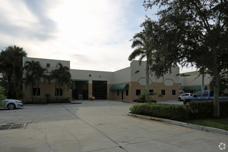 More Photos Of 1725 Park Ln S, Jupiter Warehouse For Lease