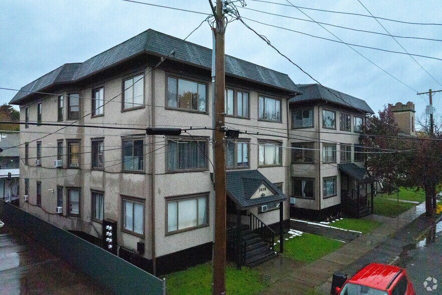 Primary Photo Of 1608 Tracy St, Endicott Multifamily For Sale