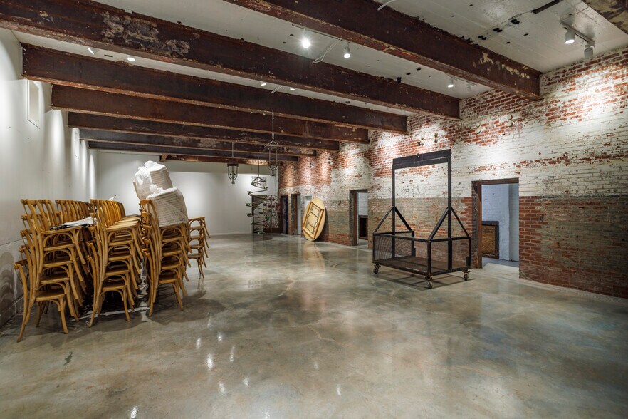 More Photos Of 114 Green Ln, Philadelphia General Retail For Lease