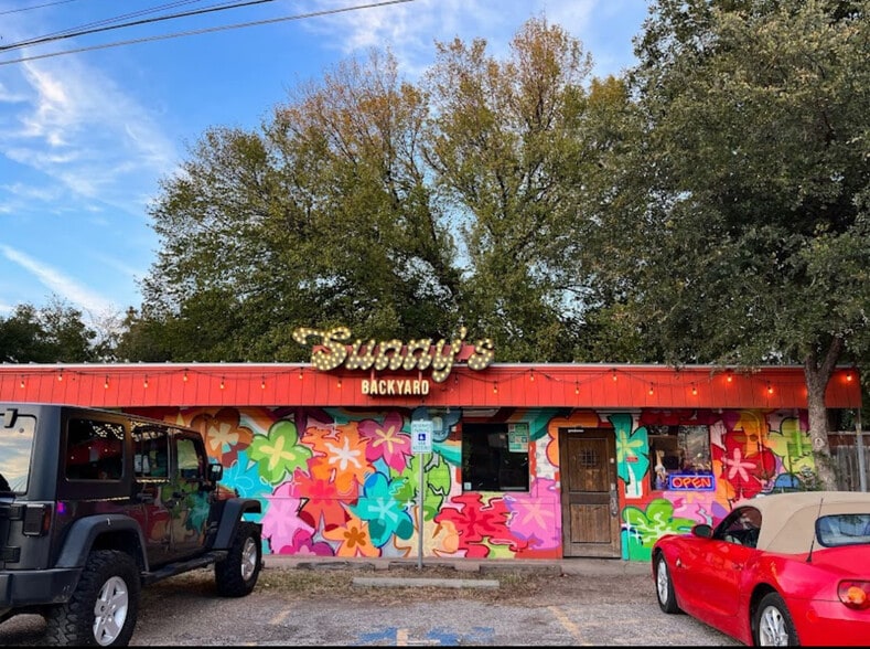 Primary Photo Of 3526 E 7th St, Austin Bar For Lease