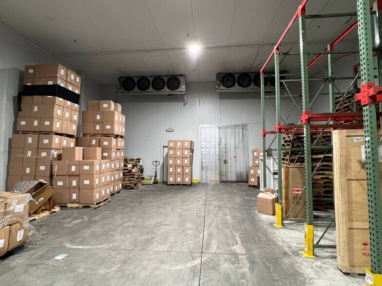 More Photos Of 9601-9667 NW 33rd St, Miami Service For Lease