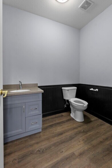 More Photos Of 2437 Myra Dr, Cape Girardeau Office For Sale