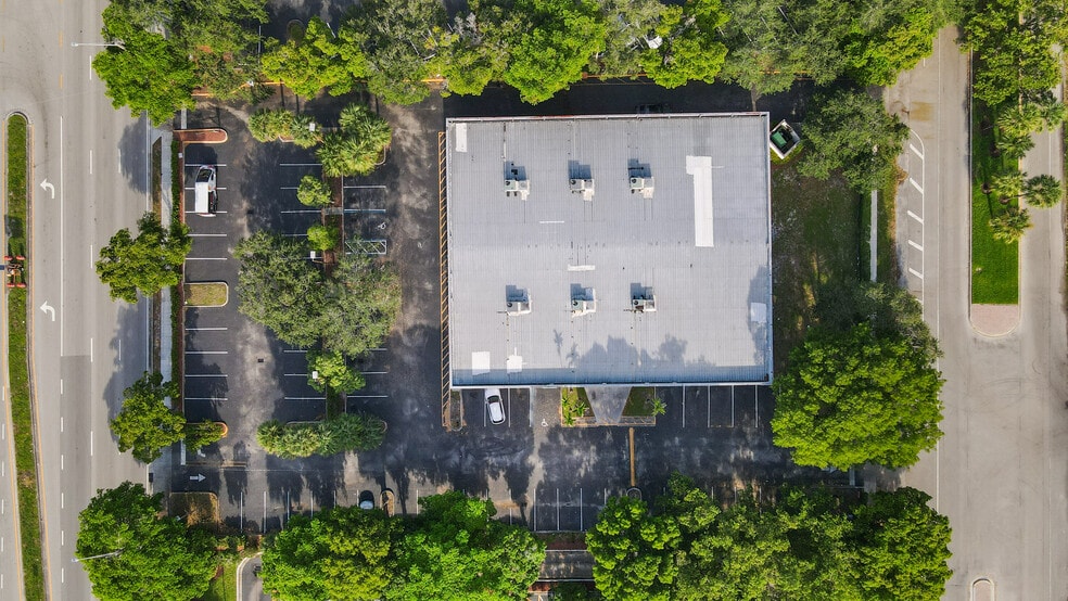 More Photos Of 7707 W Commercial Blvd, Tamarac Freestanding For Lease