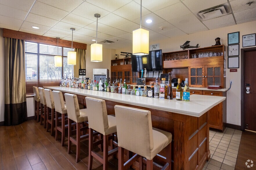 More Photos Of 8720 Gulf Freeway, Houston Hotel For Sale