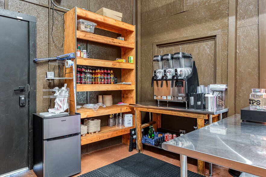 More Photos Of 607 W Gibbs St, Del Rio Storefront Retail Office For Sale