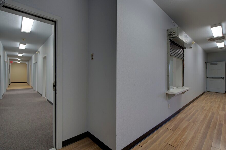 More Photos Of 295 Main St, Weed Office For Sale