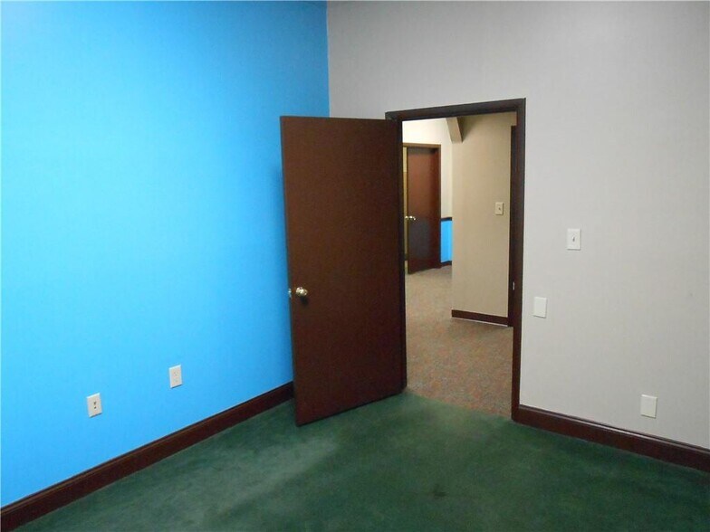 More Photos Of 526 E Bruceton Rd, Pittsburgh Medical For Lease