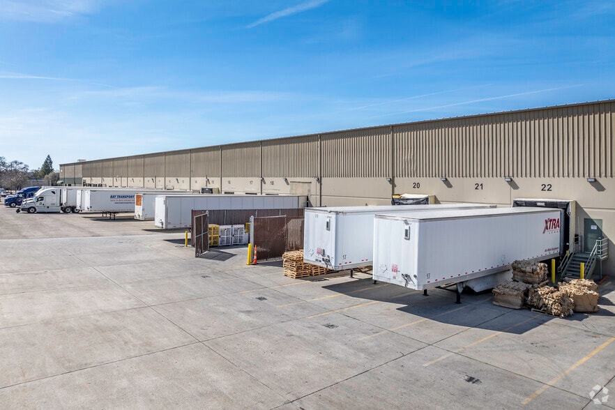More Photos Of 12745 Earhart Ave, Auburn Distribution For Lease