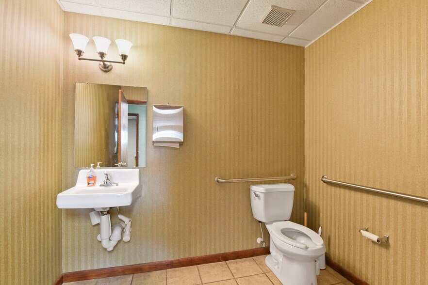 More Photos Of 953 Lane Ave S, Jacksonville Medical For Lease