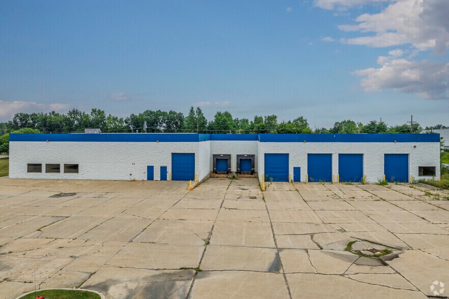 More Photos Of 1870-1880 Hydraulic Dr, Howell Warehouse For Lease