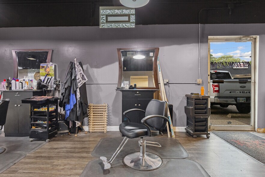 More Photos Of 700 N Union Ave, Alliance Freestanding For Sale