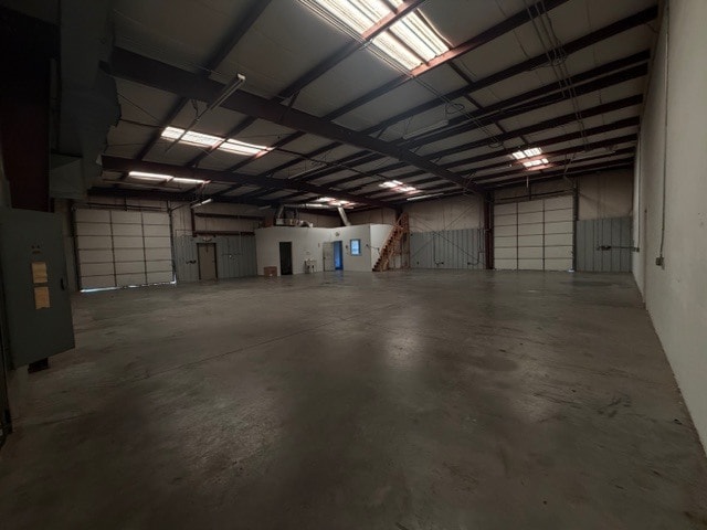 More Photos Of 42 Industrial Connector N, Dallas Warehouse For Lease