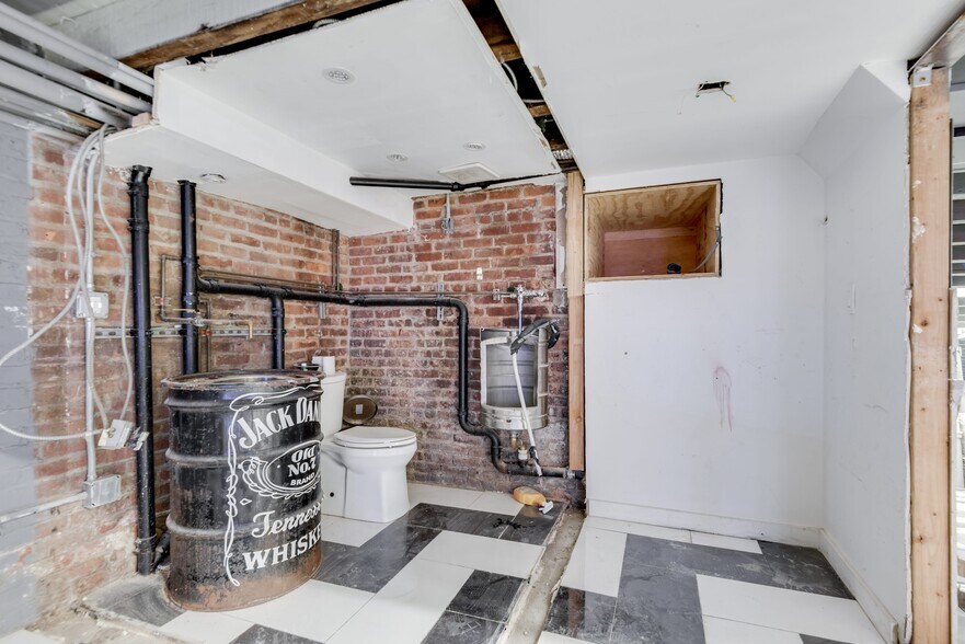 More Photos Of 4014 83rd St, Elmhurst Apartments For Lease