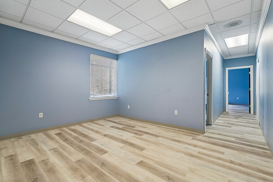 More Photos Of 2309 N Hullen St, Metairie Serviced Offices For Sale