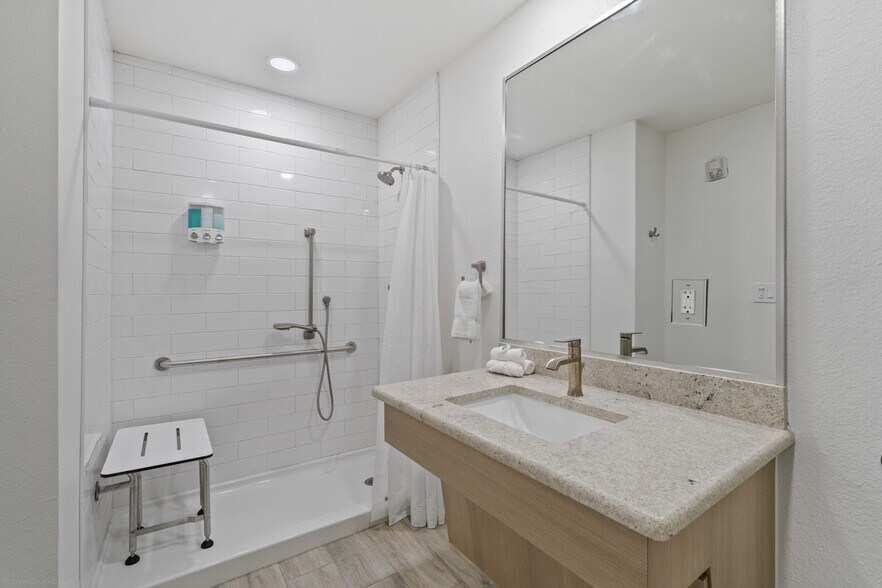 More Photos Of 4226 Laguna Shores Rd, Corpus Christi Hotel For Sale