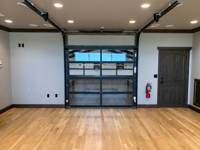 More Photos Of 395 NE 31st St, Newcastle Warehouse For Lease