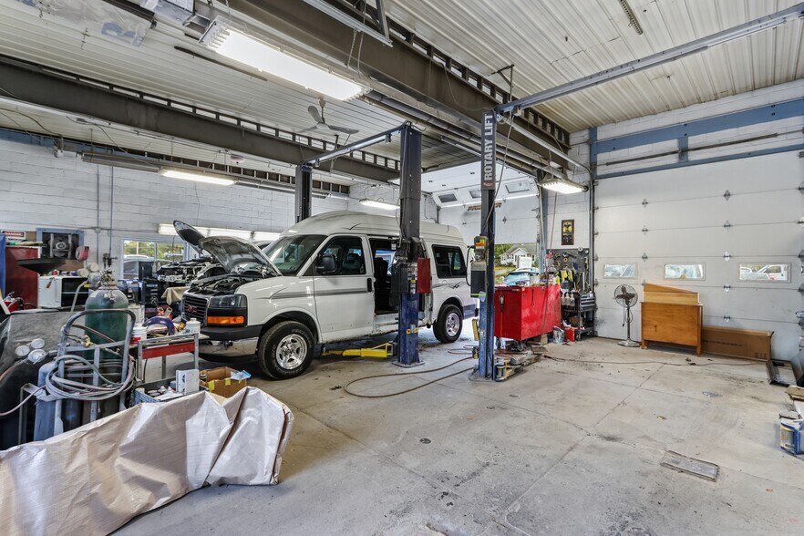 More Photos Of 1413 N 5th St, Stroudsburg Service For Sale