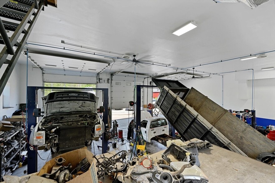 More Photos Of 2451 Baltimore Blvd, Finksburg Auto Repair For Sale
