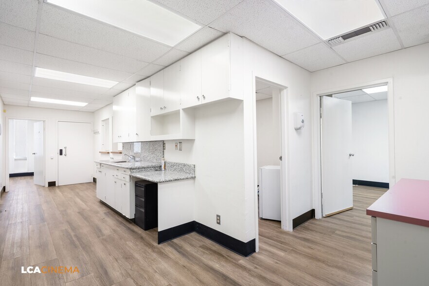 More Photos Of 2201-2205 19th St, Bakersfield Medical For Lease