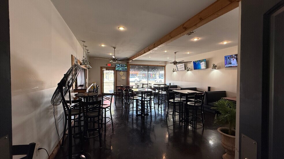 More Photos Of 120 Main St, Charleston Restaurant For Lease