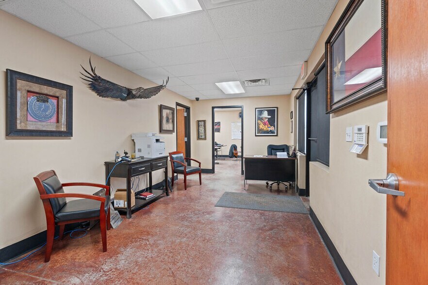 More Photos Of 3917 Clovis Rd, Lubbock Warehouse For Lease