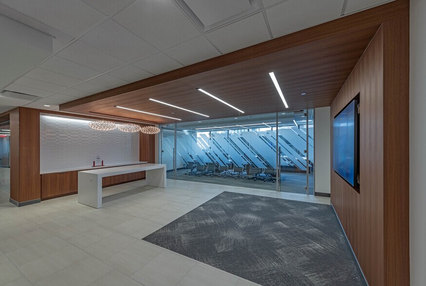 More Photos Of 1700 West Loop S, Houston Office For Sale