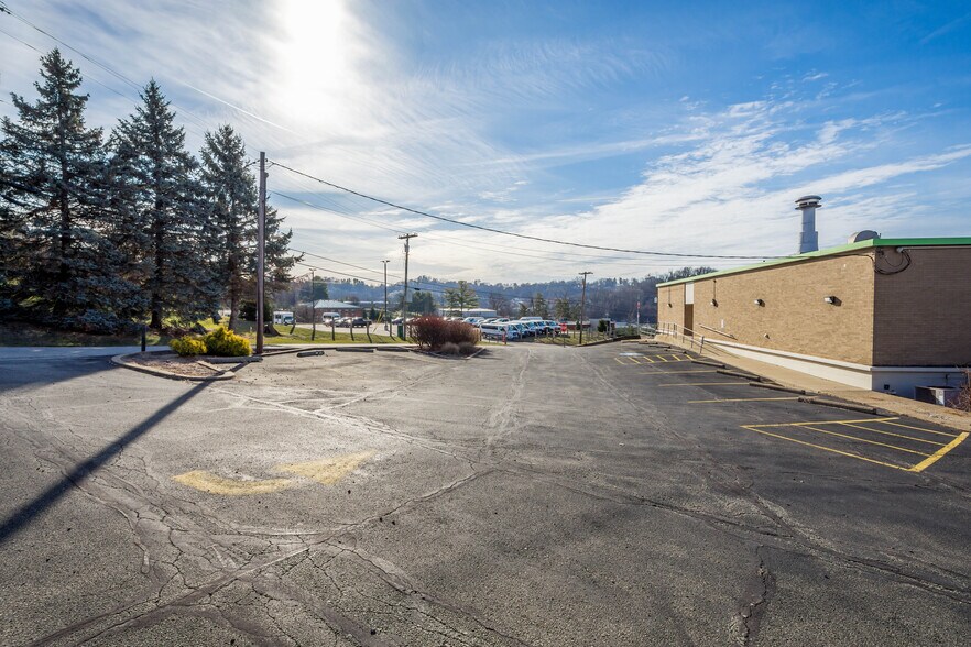 More Photos Of 590 Washington Rd, Washington Office For Sale