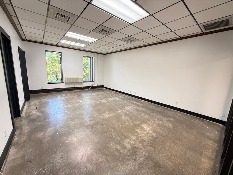 More Photos Of 2814 Syene Rd, Madison Light Distribution For Lease