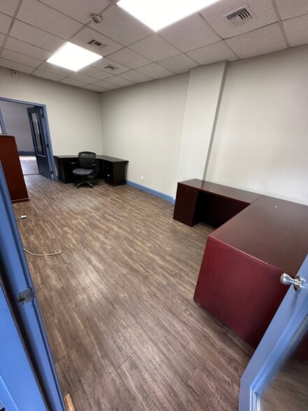 More Photos Of 81 W Hills Rd, Huntington Station Flex For Sale