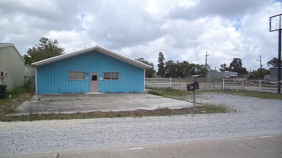 More Photos Of 217 Hollywood, Houma Industrial For Sale