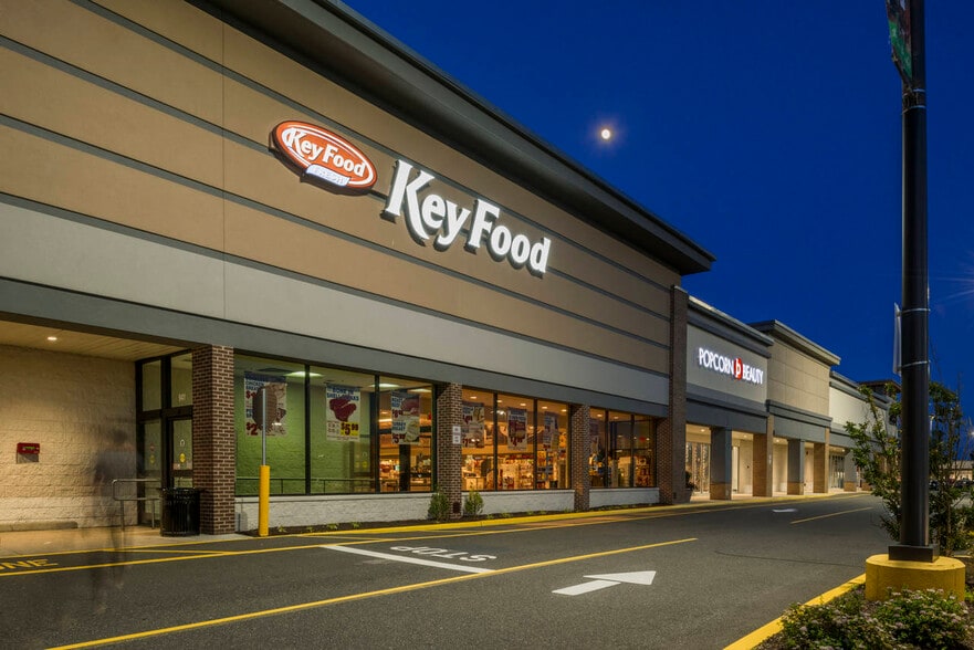 Primary Photo Of 900-944 Carmans Rd, Massapequa Unknown For Lease